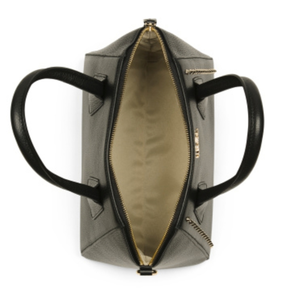 Valentino - Picture 3 of 3